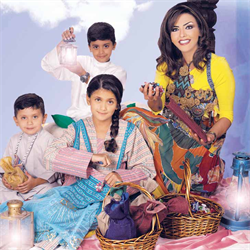 صورة تعبيرية تظهر فيها الإعلامية حنان كمال وأولادها