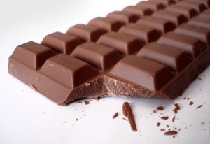 الشوكولاتة مفيدة للشباب
